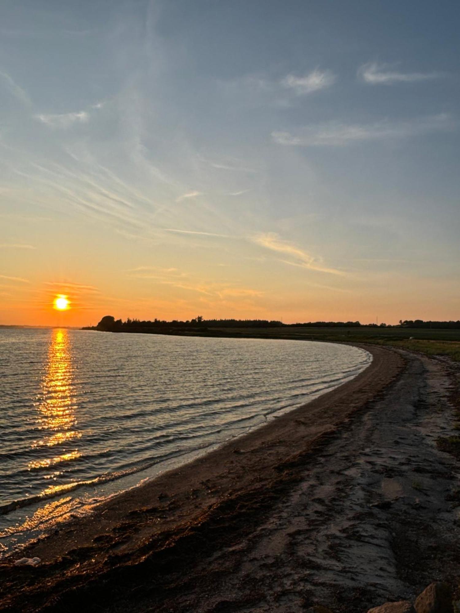 Nedlagt Gard I Naturen Med Ro Og Fred Og Samtidig Taet Pa Strand Og Fiskeri Og Indkobsmuligheder Nordborg Exteriör bild